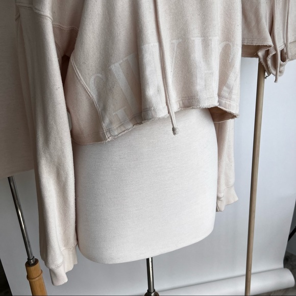 SOLD ❌ CREAM SWEATSHIRT AND SHORTS LOUNGE SET - Picture 3 of 6